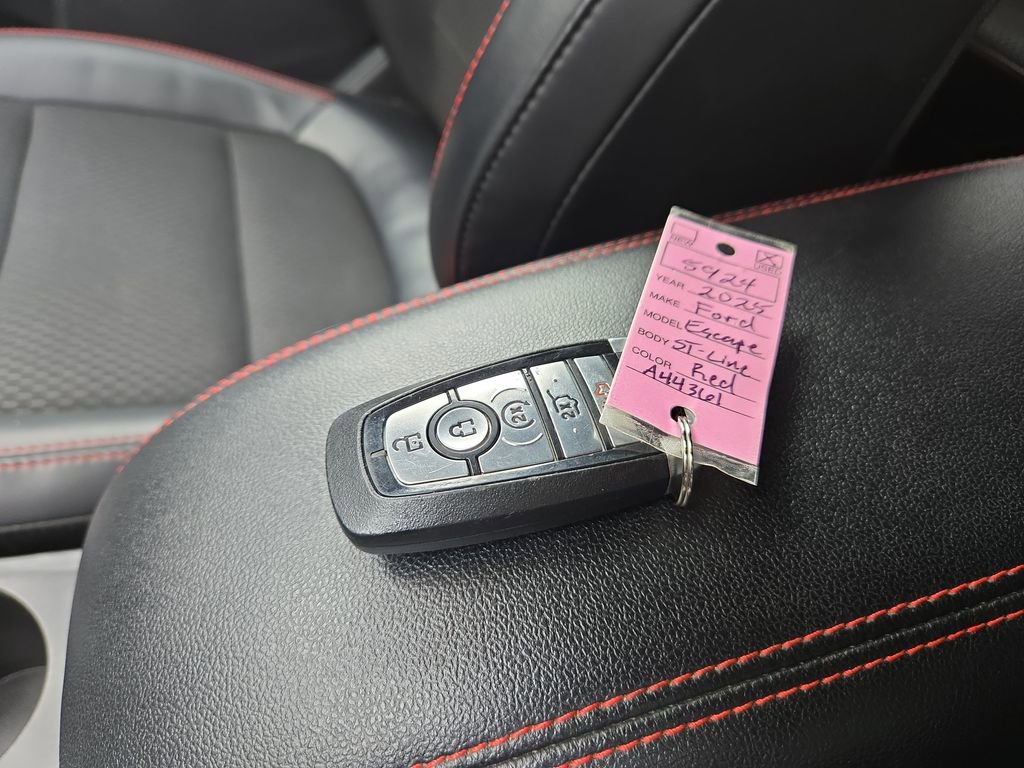 Used 2025 Ford Escape ST-Line Select image 28