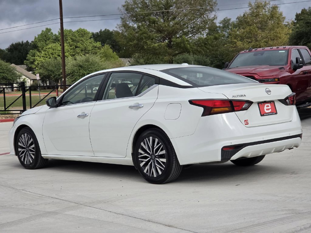 Used 2025 Nissan Altima 2.5 SV FWD image 6