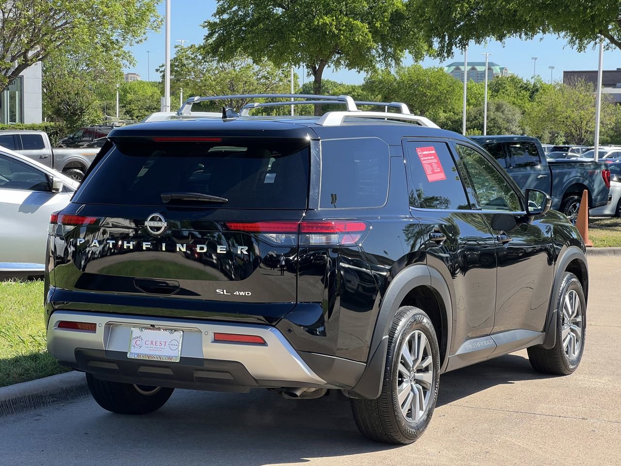 Certified 2025 Nissan Pathfinder SL image 4