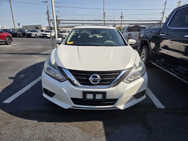 Used 2016 Nissan Altima 2.5 SL w/ 2.5 Technology Package FWD image 2