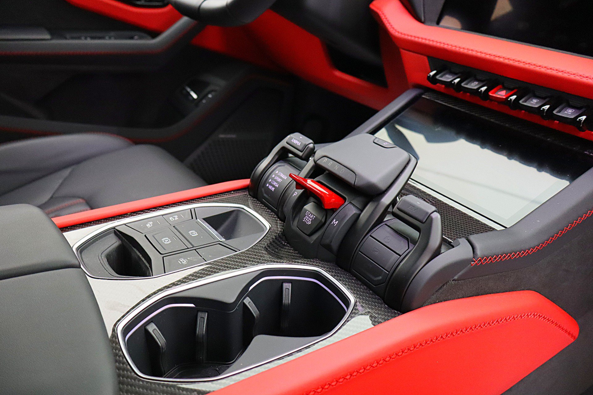 Used 2025 Lamborghini Urus S AWD/4WD image 33