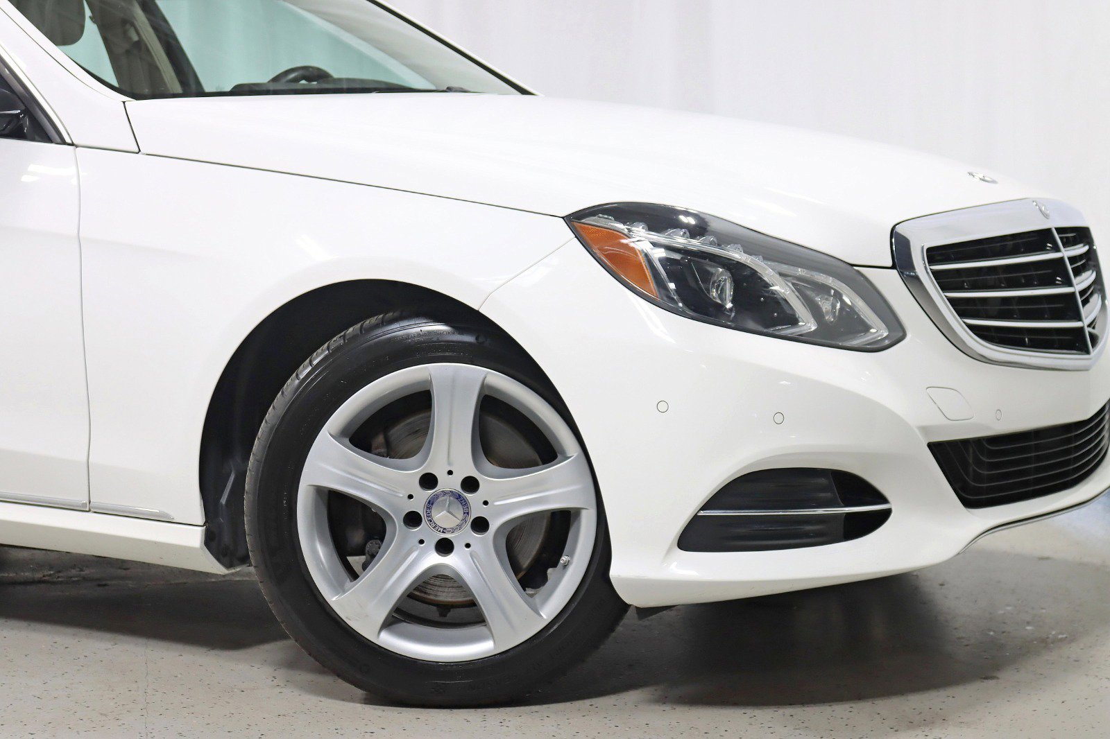 Used 2015 Mercedes-Benz E 350 E 350 4MATIC-Premium 1 Package w/ Premium 1 Package image 5