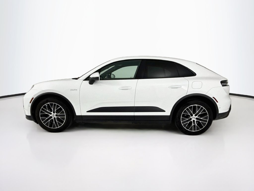 Certified 2025 Porsche Macan Electric RWD image 2