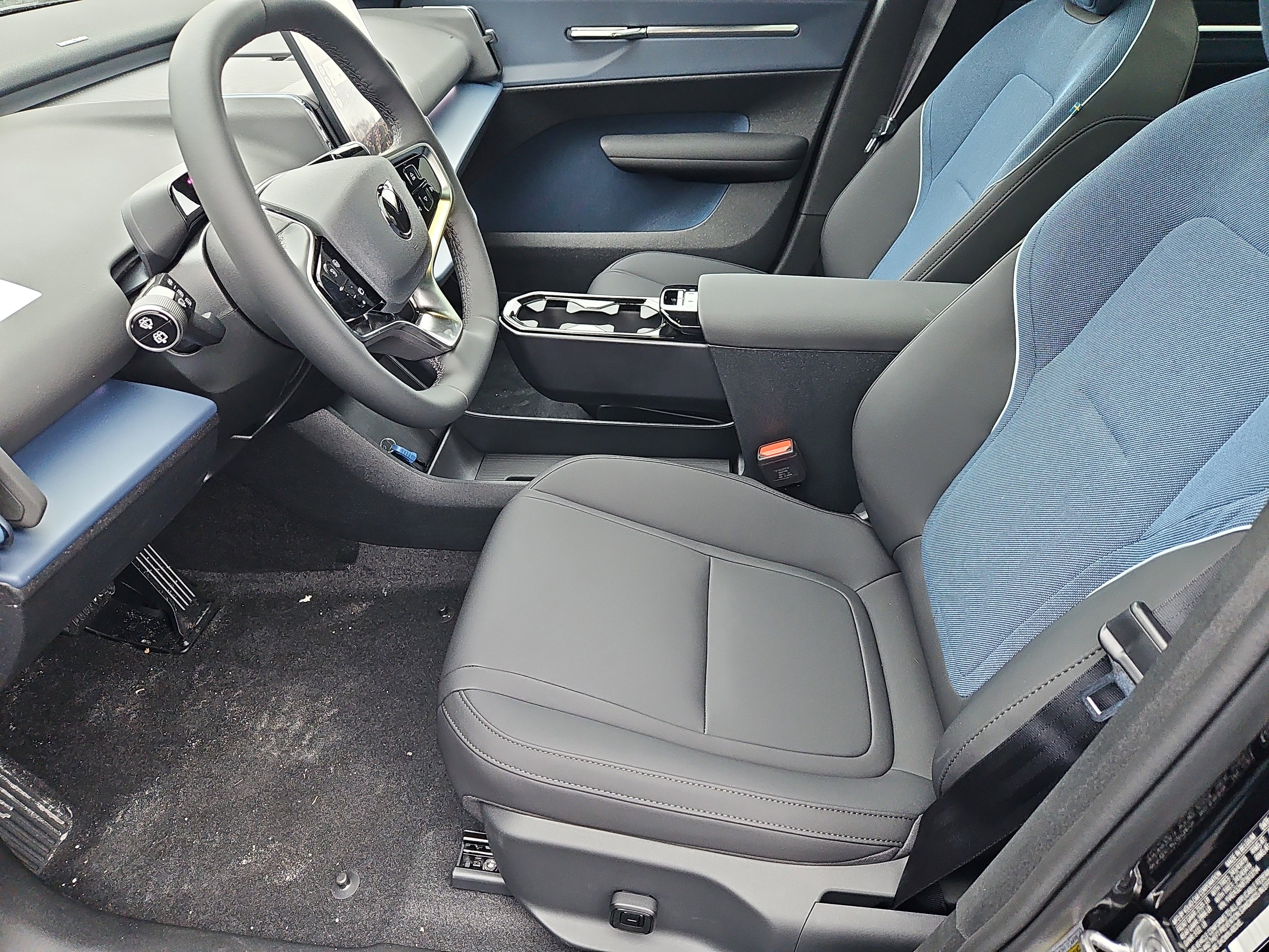 New 2026 Volvo EX30 Plus w/ Protection Package Premier AWD/4WD image 18