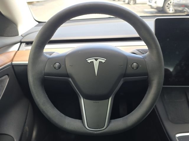 Used 2023 Tesla Model 3 Standard Range image 13