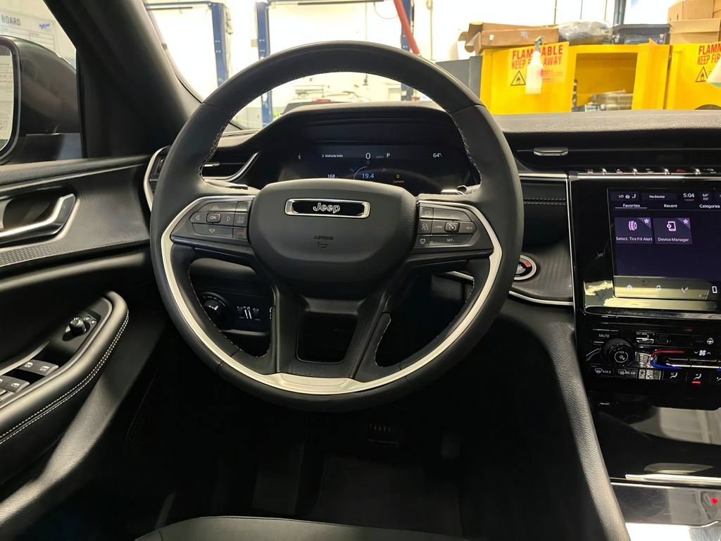 Used 2024 Jeep Grand Cherokee L Laredo w/ Luxury Tech Group I AWD/4WD image 18