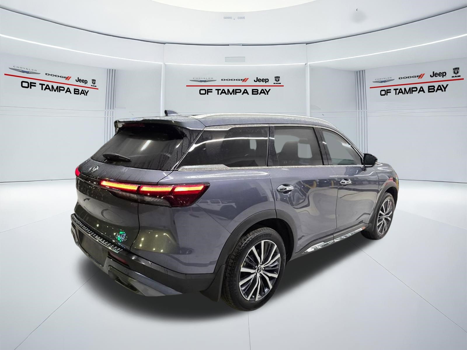 Used 2023 INFINITI QX60 Sensory w/ Vision Package FWD image 6