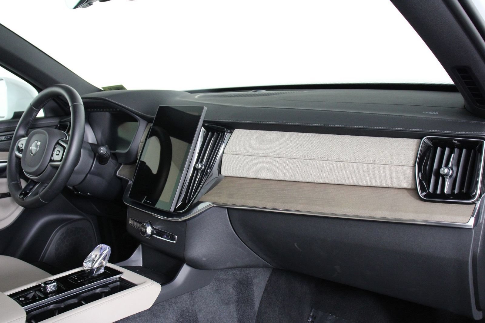 Certified 2026 Volvo XC90 B6 Plus AWD/4WD image 22