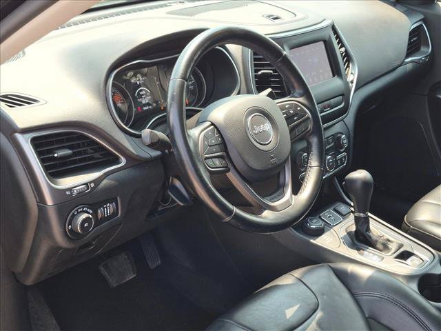 Used 2020 Jeep Cherokee Latitude Plus w/ Cold Weather Group AWD/4WD image 10
