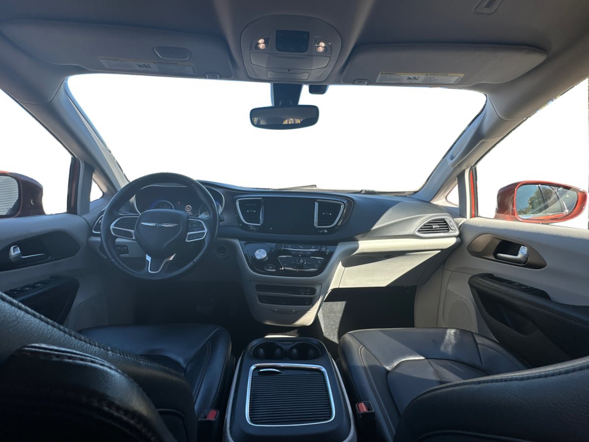 Used 2018 Chrysler Pacifica Touring-L Plus FWD image 34
