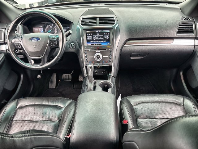 Used 2016 Ford Explorer Limited w/ Equipment Group 301A FWD image 11