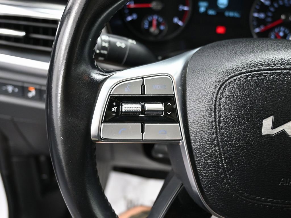 Used 2022 Kia Telluride LX image 16