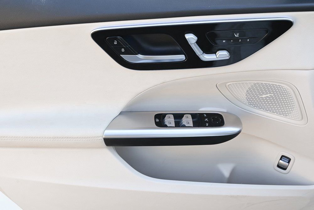 Used 2025 Mercedes-Benz C 300 Sedan image 15