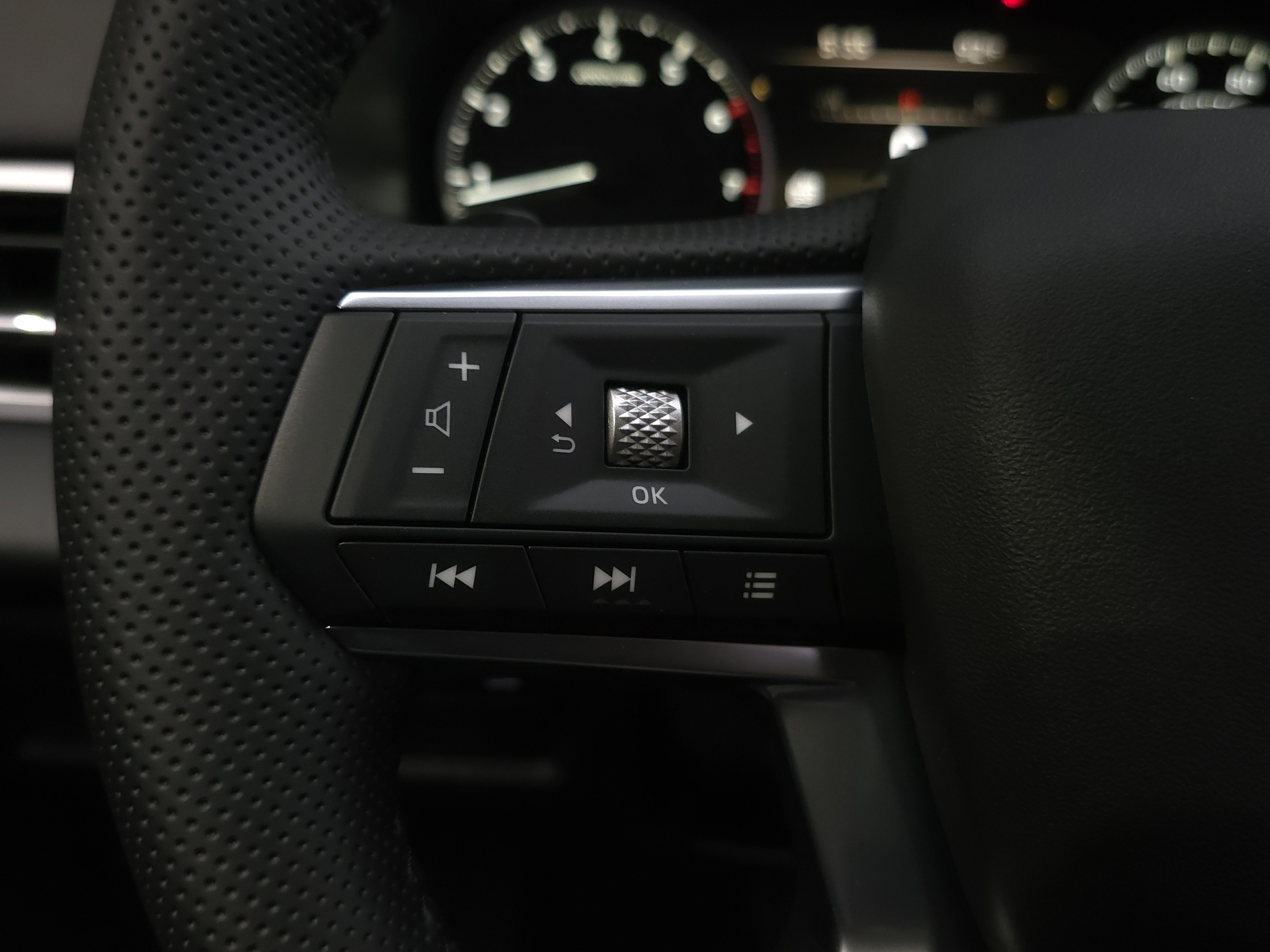 New 2025 Mitsubishi Outlander SE image 12