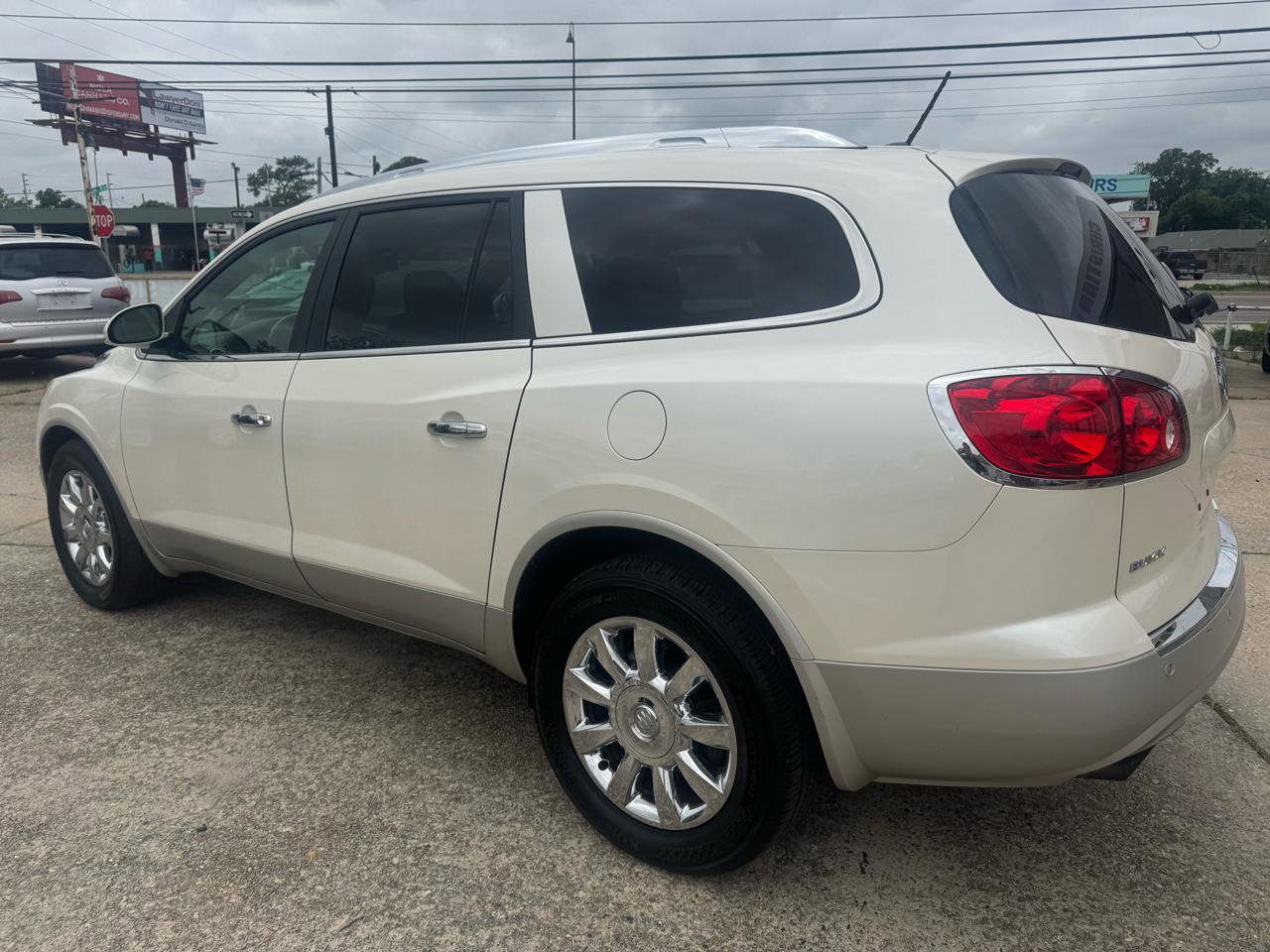 Used 2012 Buick Enclave Premium w/ Trailering Provision Package FWD image 2