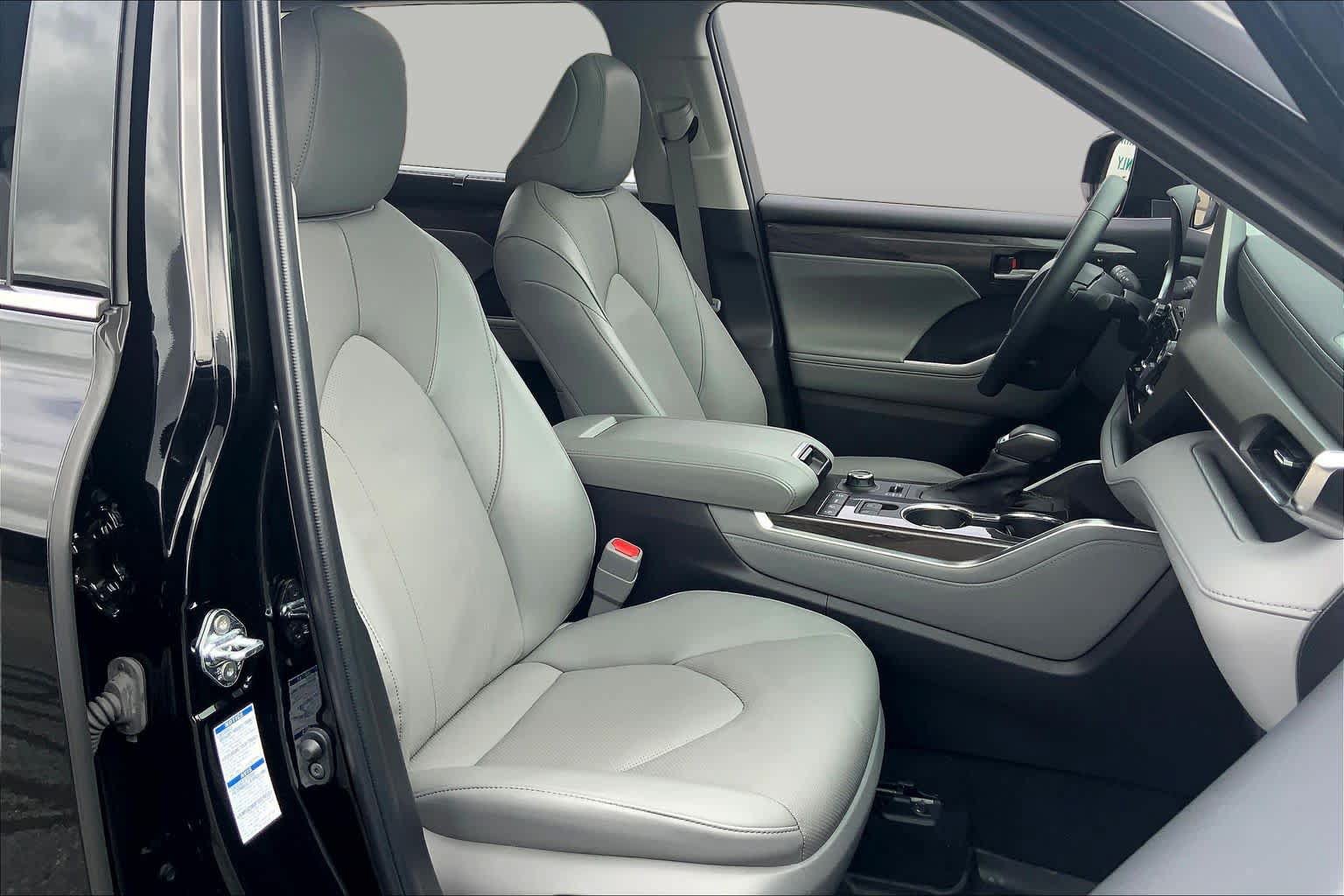Used 2022 Toyota Highlander Limited AWD/4WD image 17