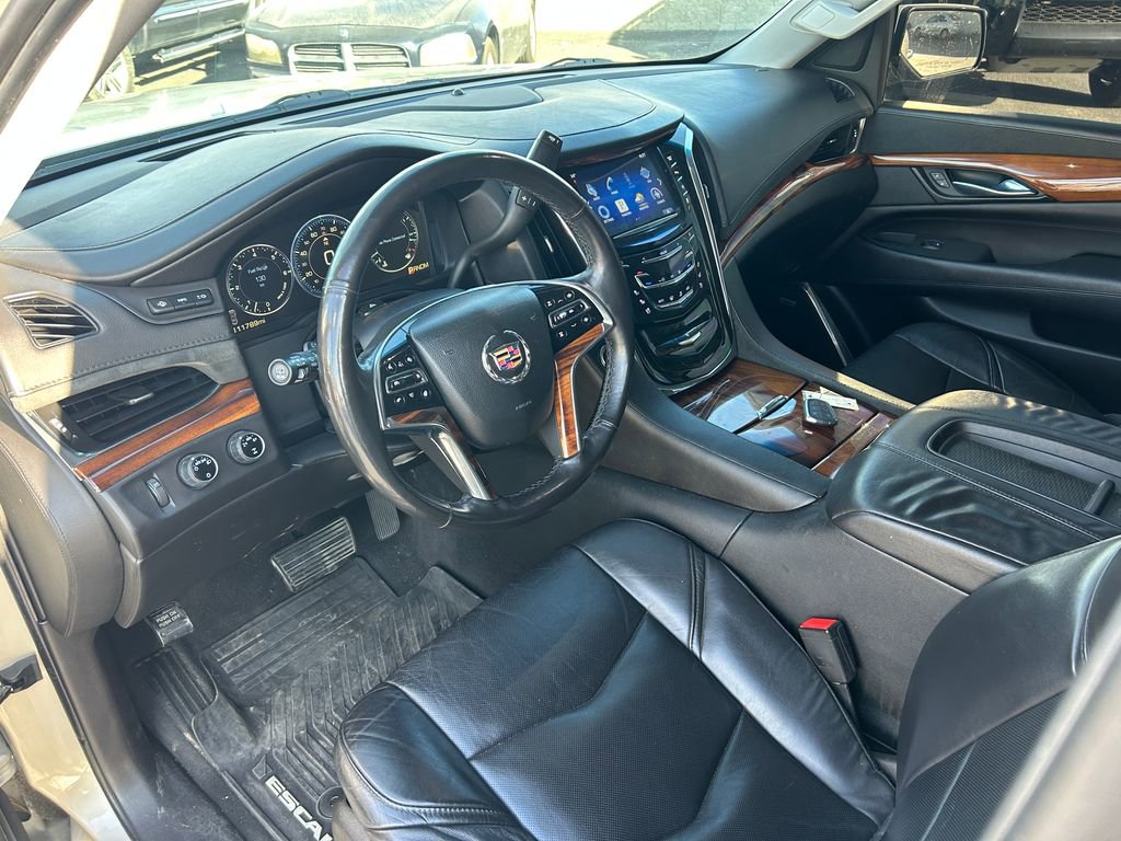 Used 2015 Cadillac Escalade Luxury AWD/4WD image 23