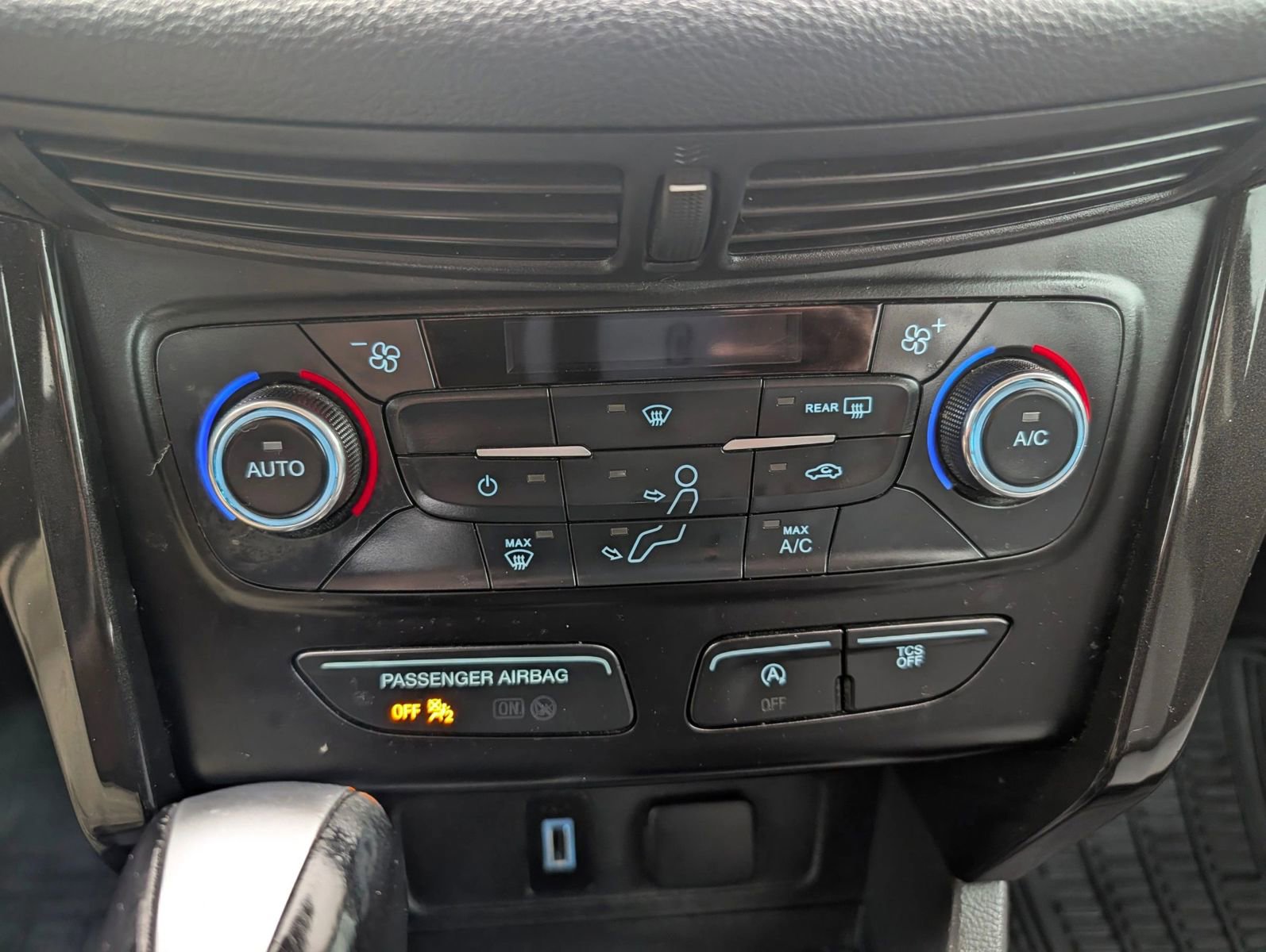 Used 2017 Ford Escape SE w/ Equipment Group 201A FWD image 36