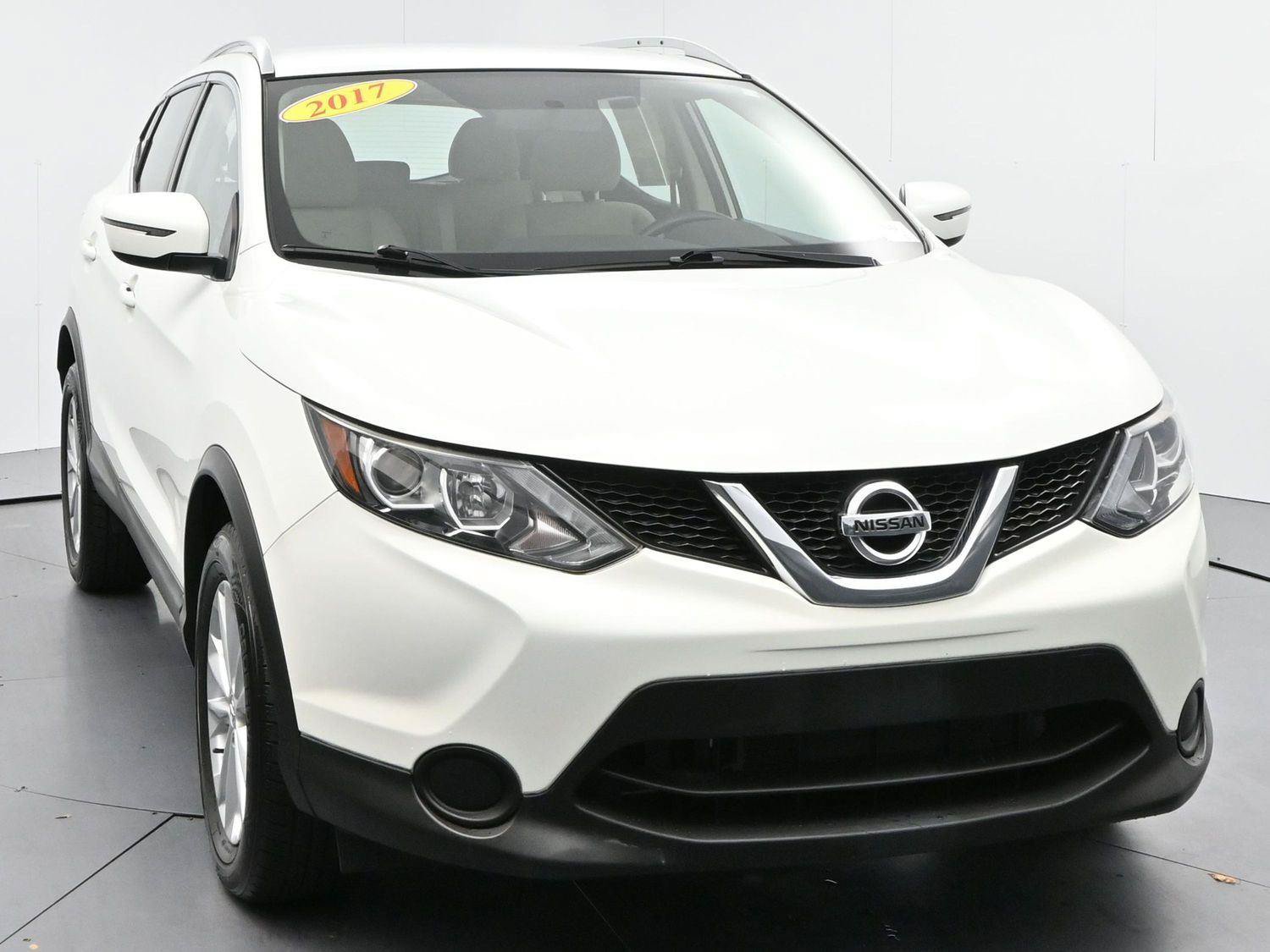 Used 2017 Nissan Rogue Sport SV FWD image 2