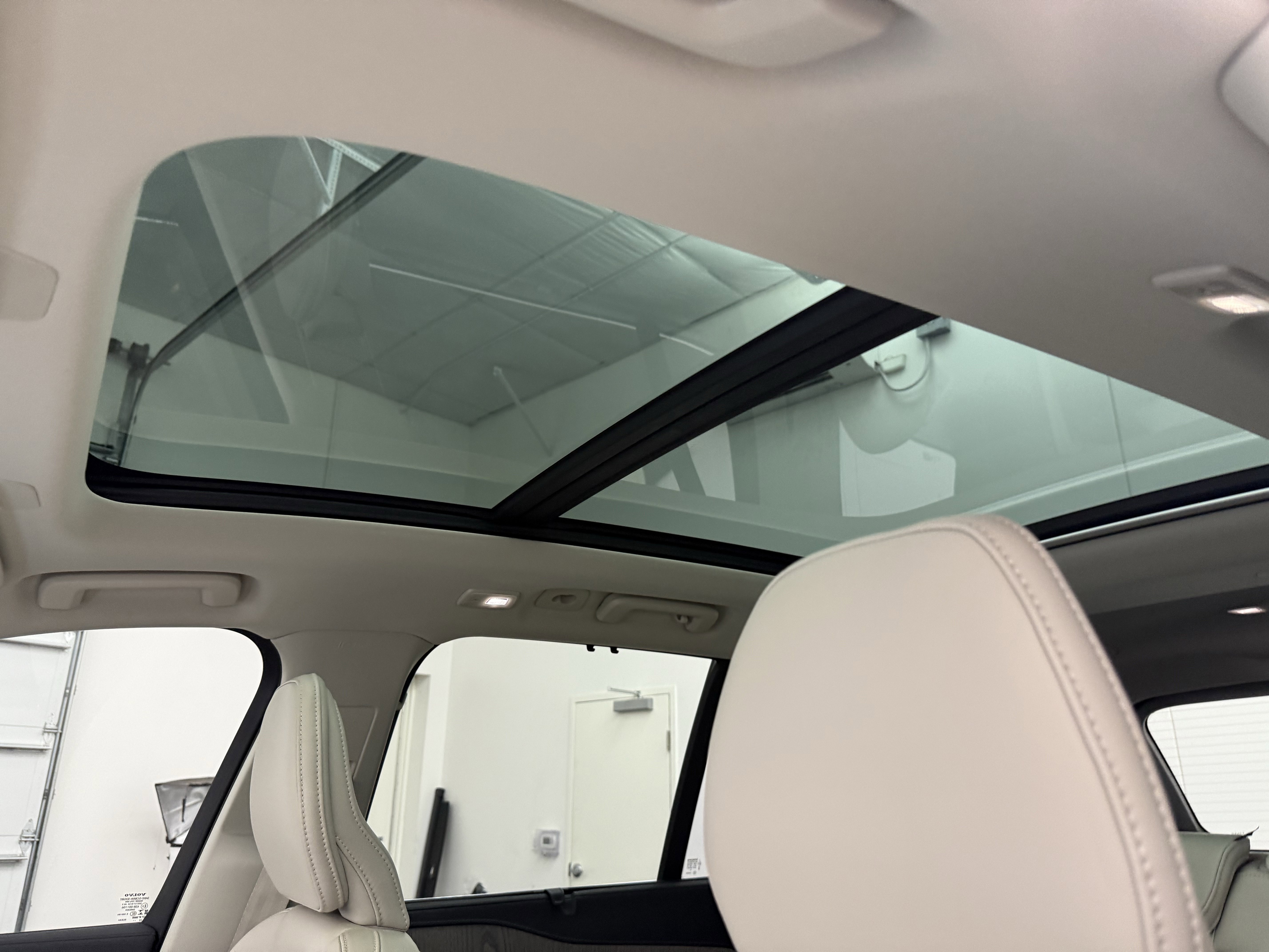 Certified 2023 Volvo XC90 B6 Ultimate w/ Protection Package Premier AWD/4WD image 14