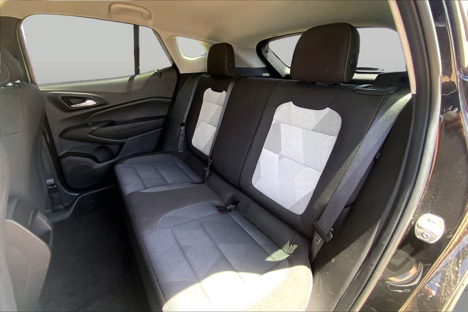 Used 2025 Chevrolet Trax LS FWD image 21