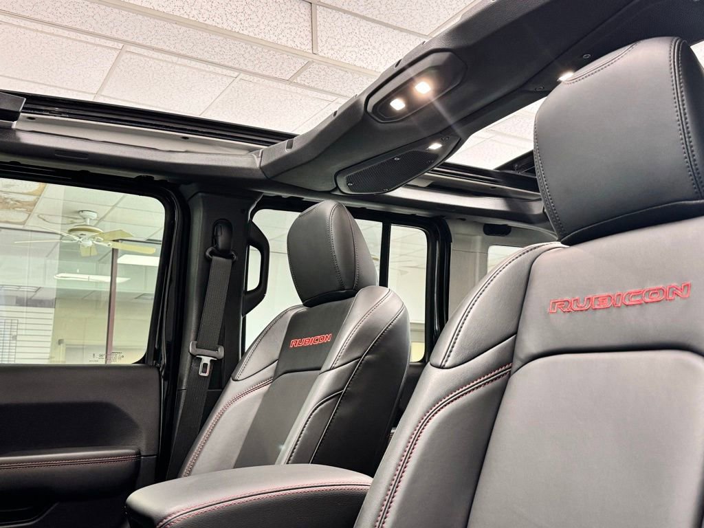 Used 2024 Jeep Wrangler Unlimited Rubicon AWD/4WD image 23