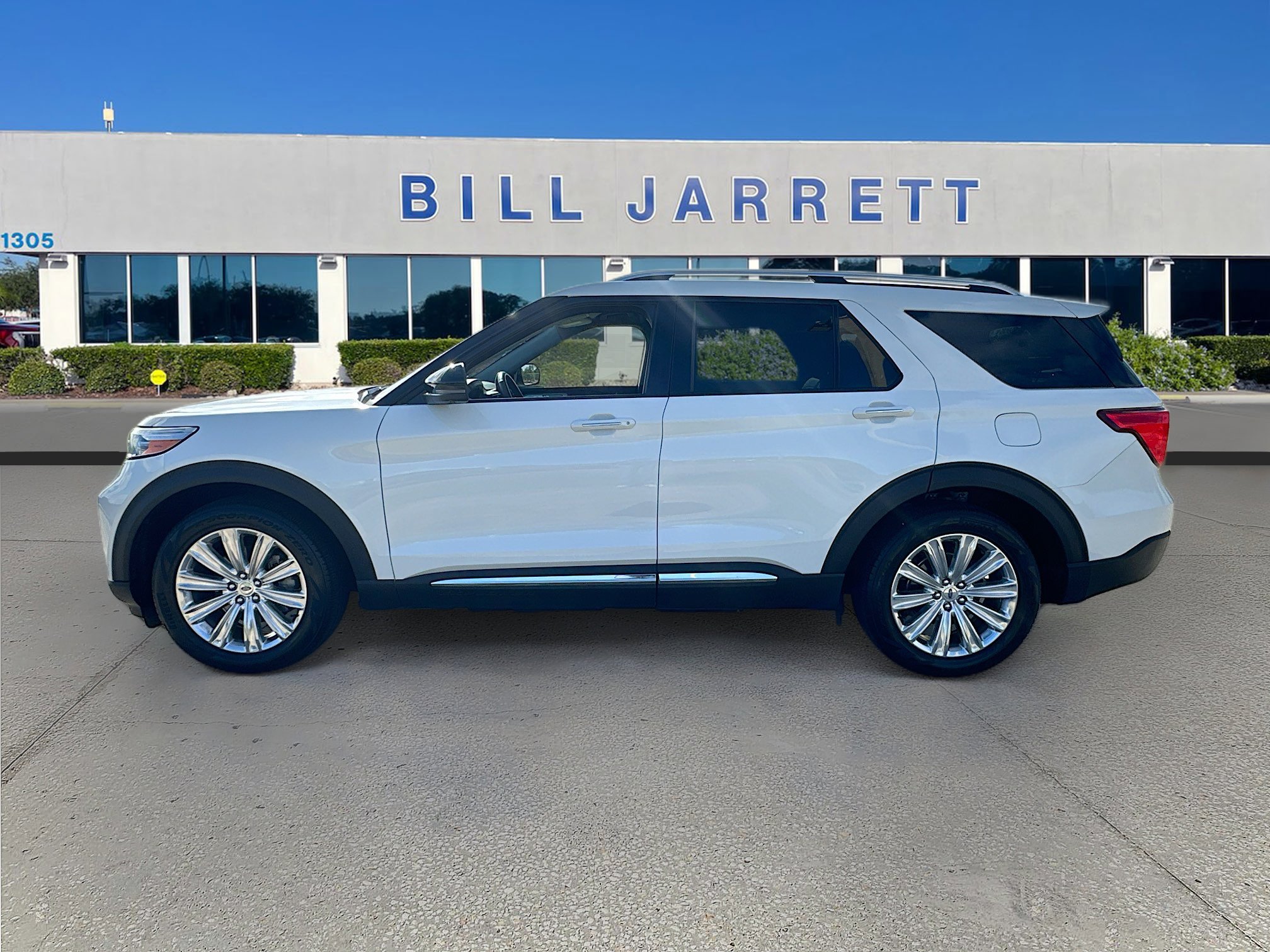Certified 2022 Ford Explorer Limited w/ Limited Technology Package image 4