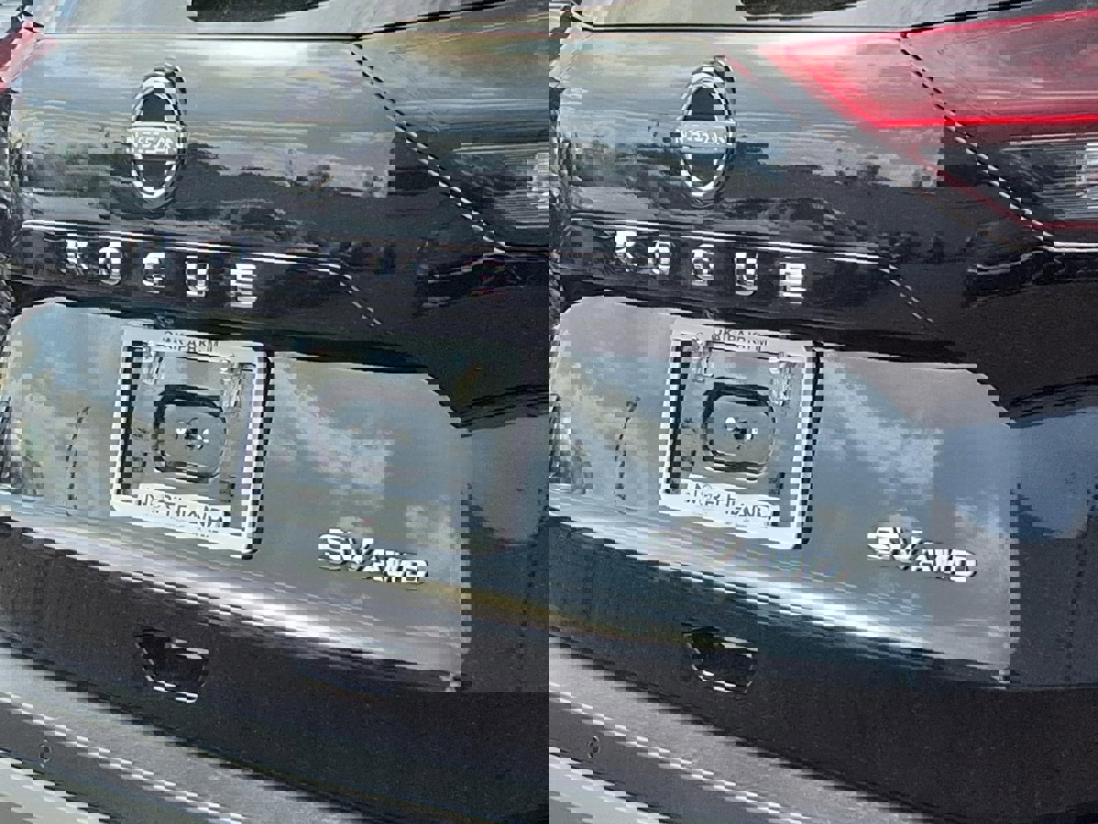 Used 2023 Nissan Rogue SV image 21