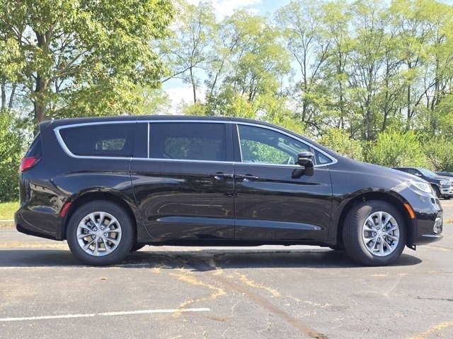 New 2026 Chrysler Pacifica Select image 27