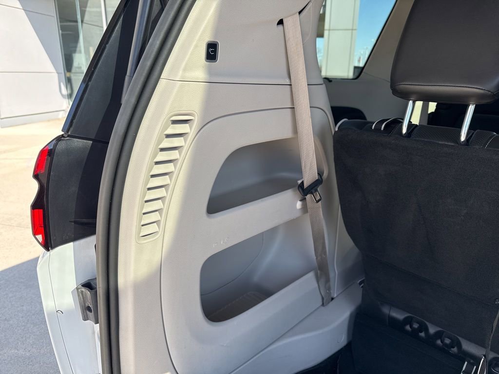 Used 2023 Chrysler Pacifica Limited image 38