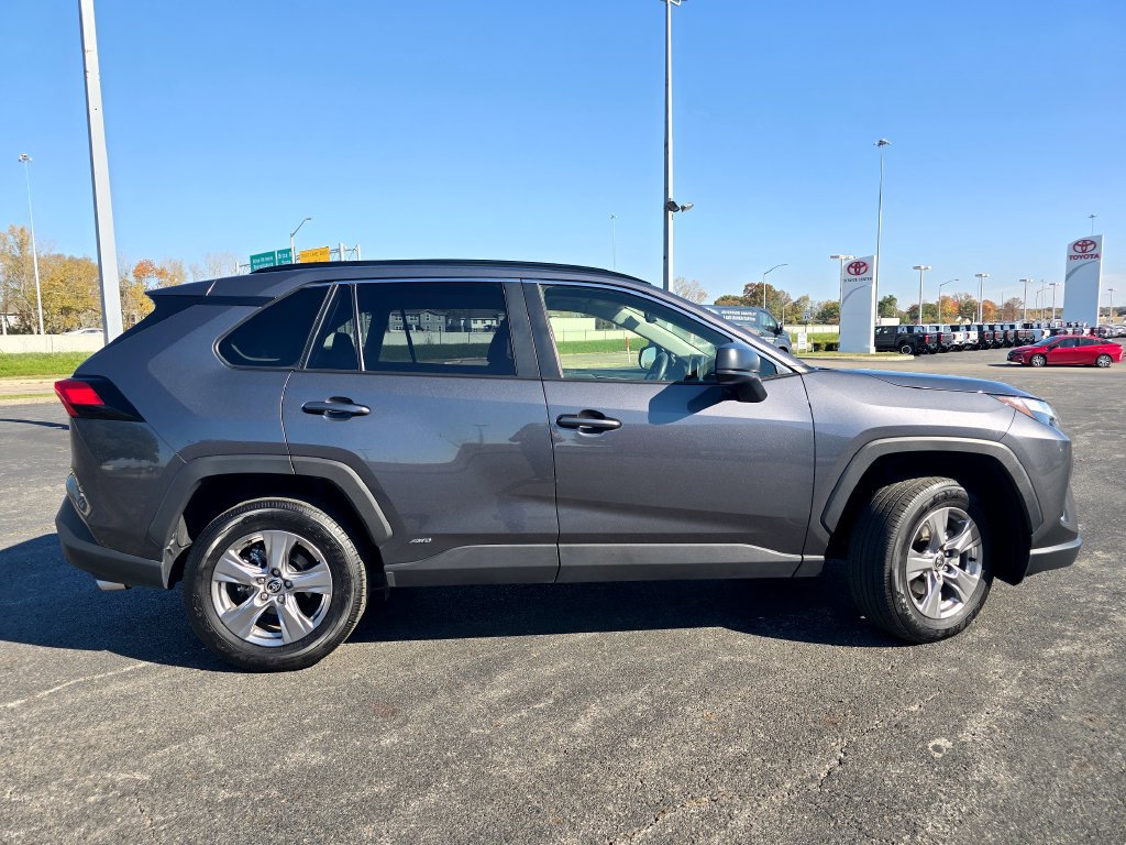 Certified 2025 Toyota RAV4 LE AWD/4WD image 15