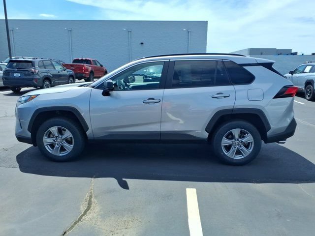 Used 2024 Toyota RAV4 LE AWD/4WD image 4