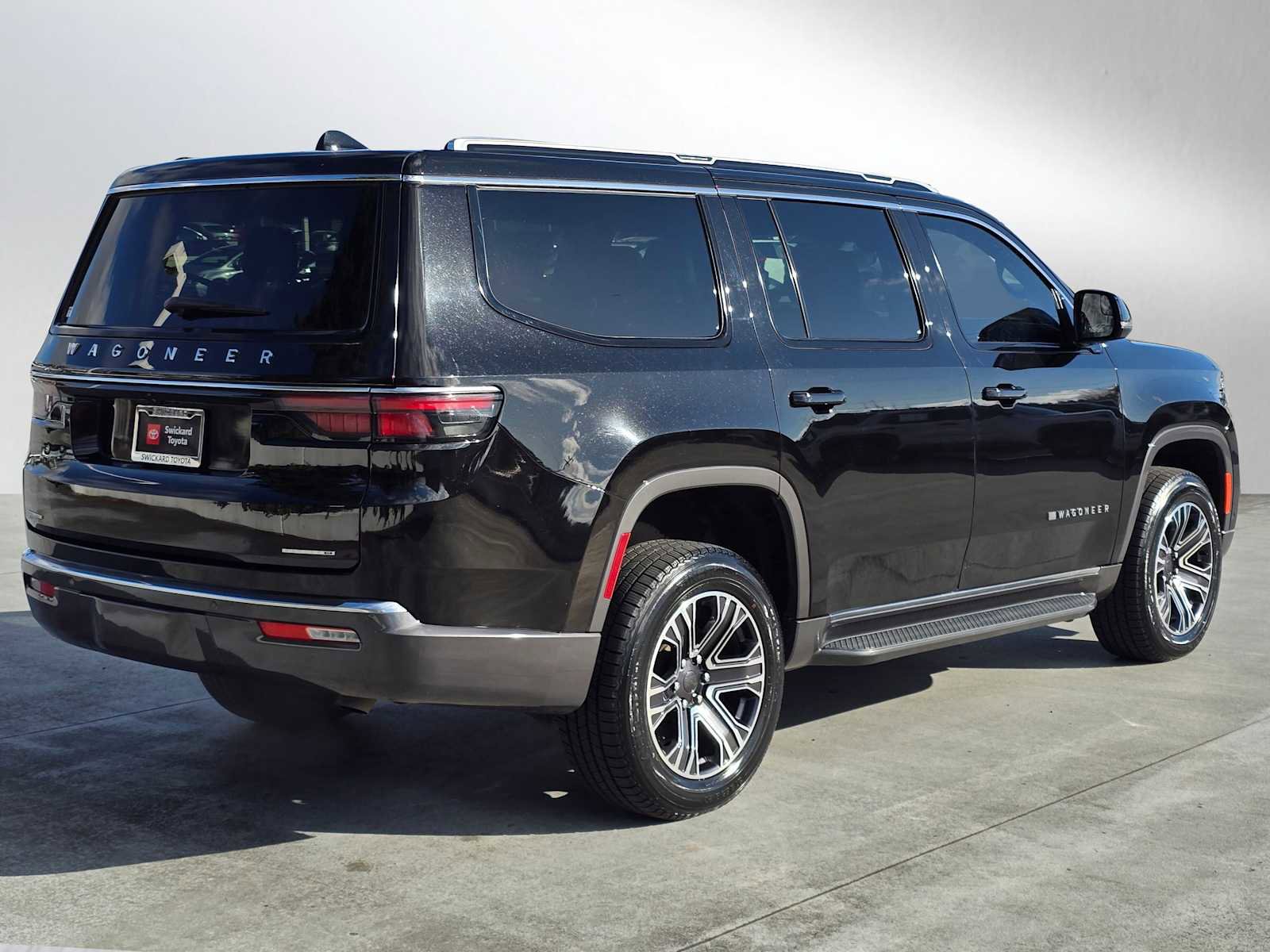 Used 2022 Jeep Wagoneer Series III w/ Flexible Seating Group image 7