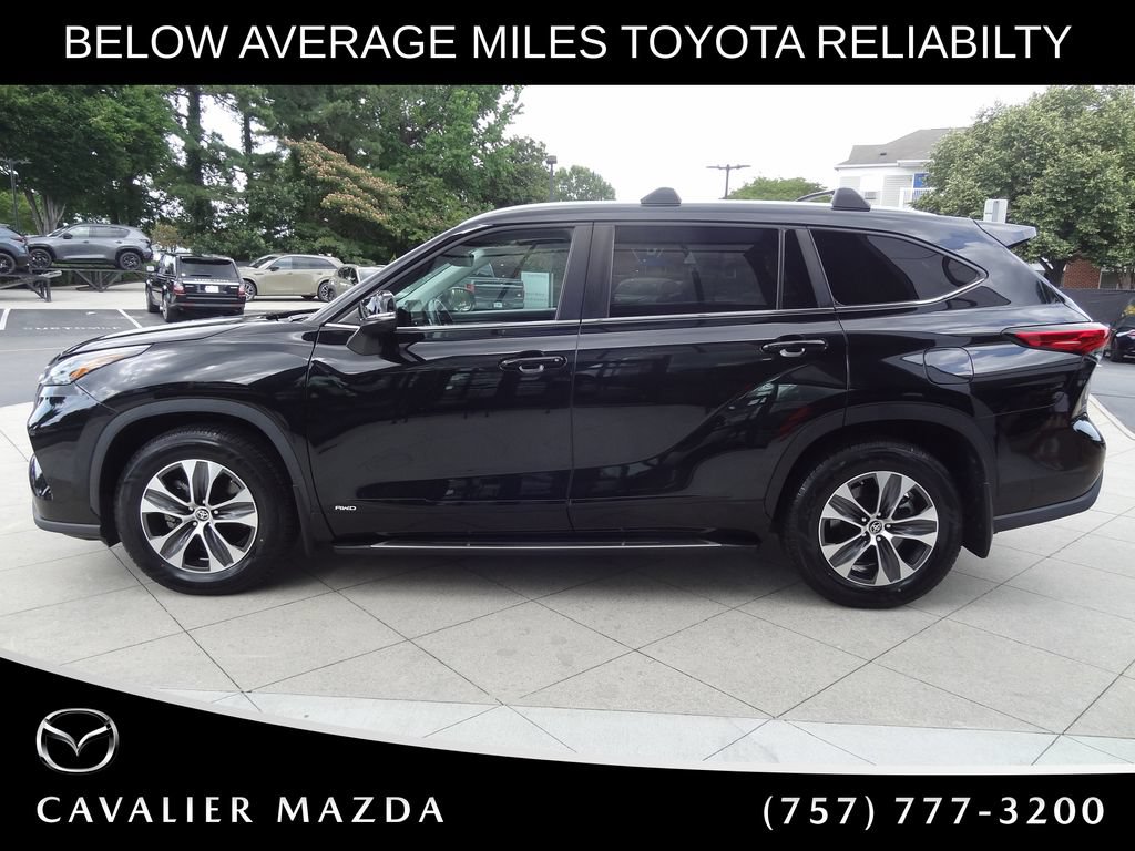 Used 2023 Toyota Highlander XLE AWD/4WD image 7