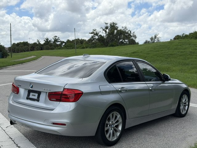 Used 2016 BMW 320i xDrive Sedan AWD/4WD image 5