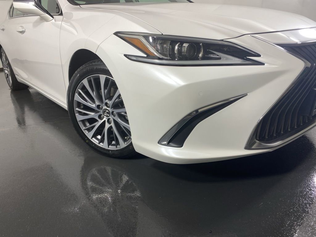 Used 2020 Lexus ES 300h w/ Premium Package image 3