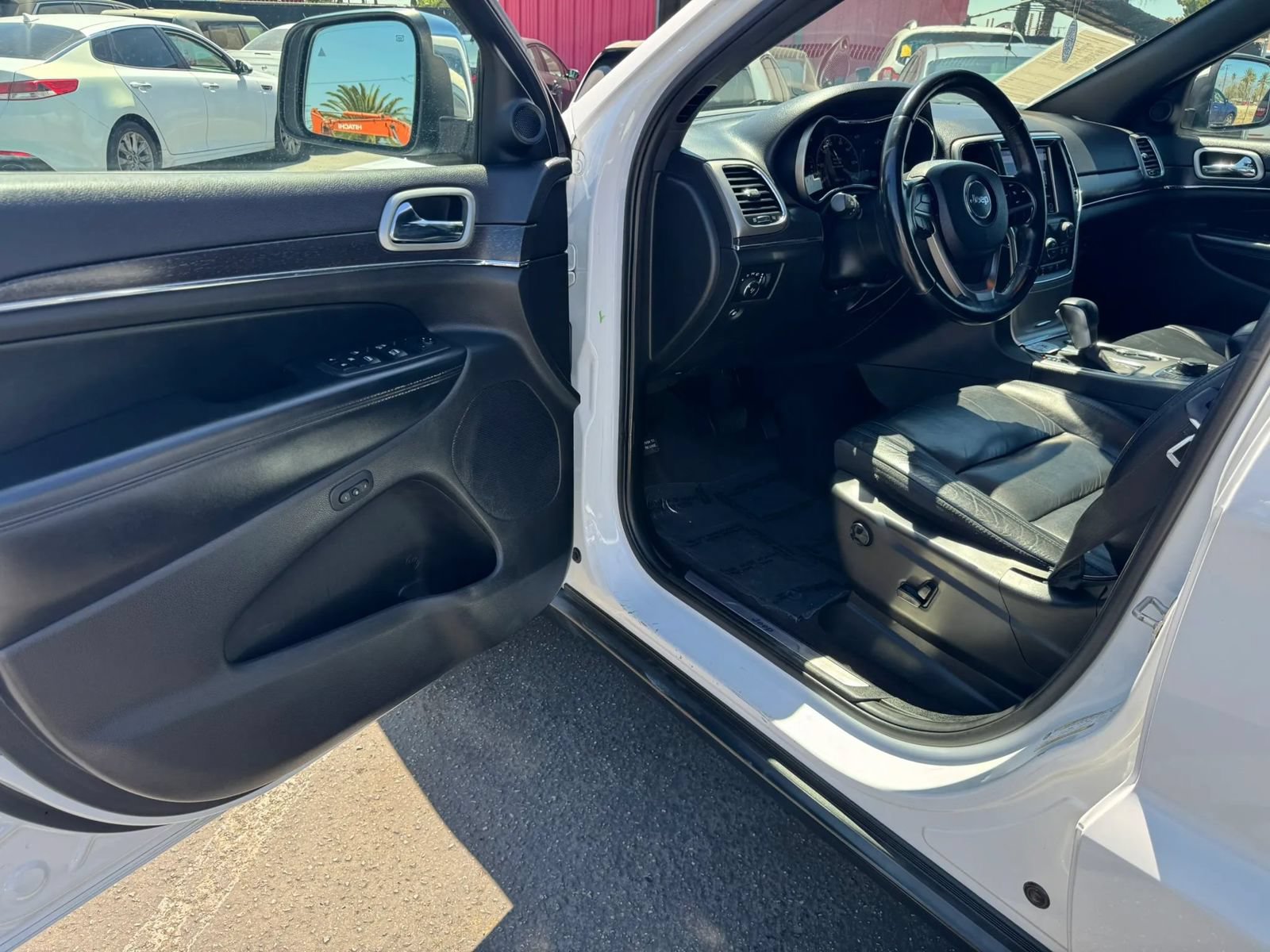 Used 2018 Jeep Grand Cherokee Limited AWD/4WD image 19