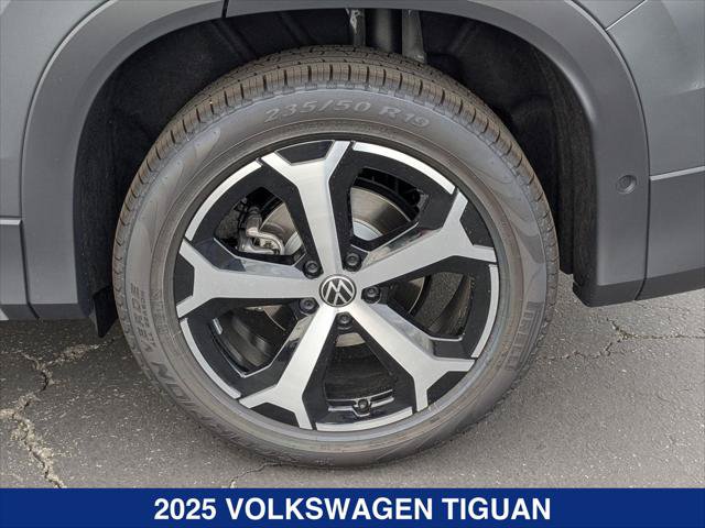 New 2025 Volkswagen Tiguan SE AWD/4WD image 9