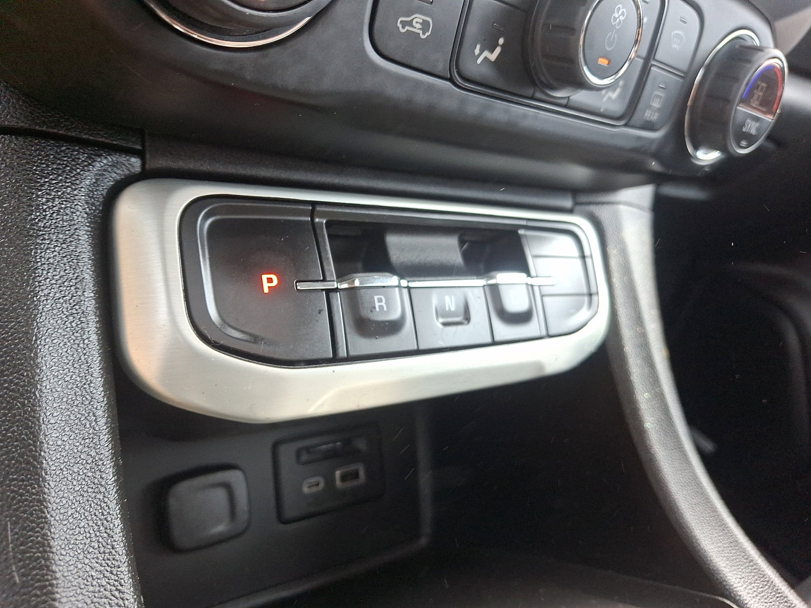 Used 2022 GMC Acadia SLE w/ Driver Convenience Package AWD/4WD image 16