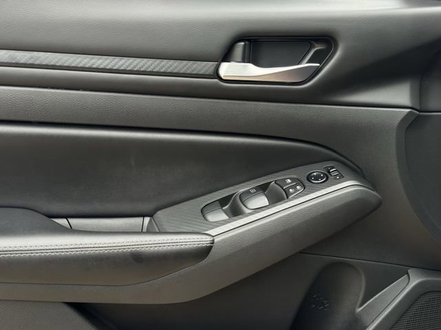 Used 2024 Nissan Altima 2.5 SV FWD image 24
