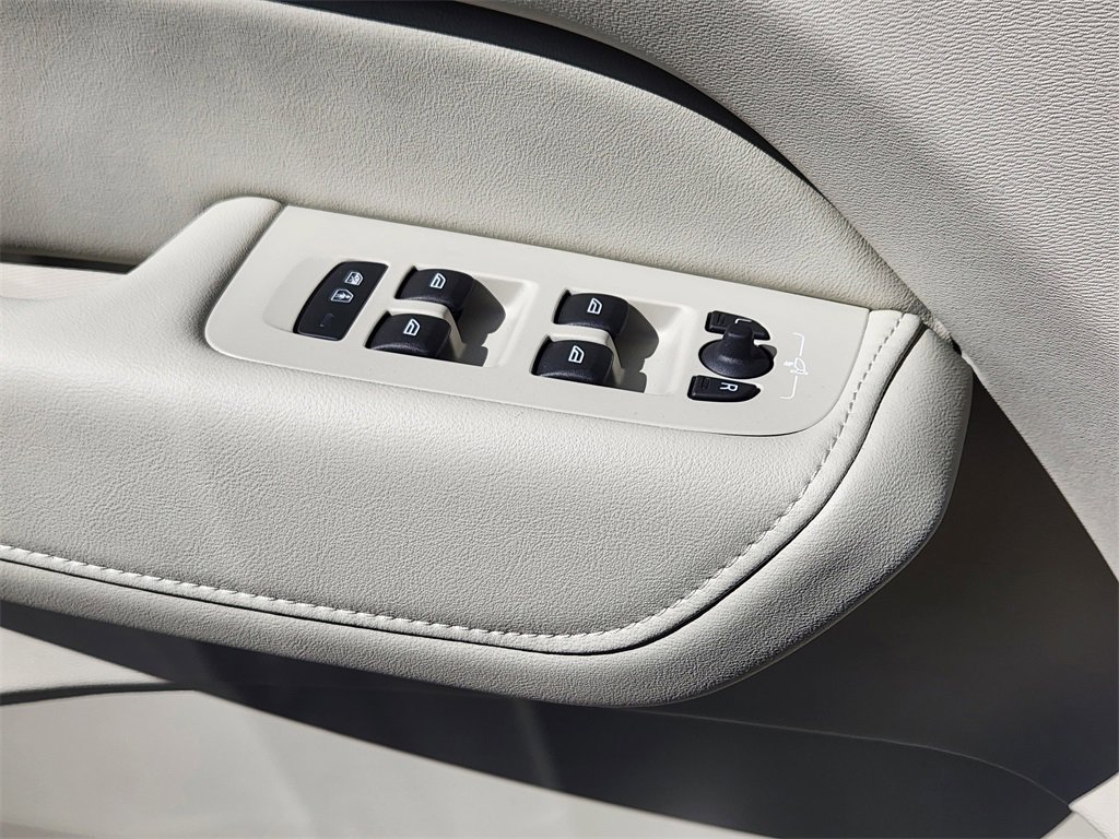 New 2026 Volvo XC60 B5 Ultra w/ Protection Package Premier image 5