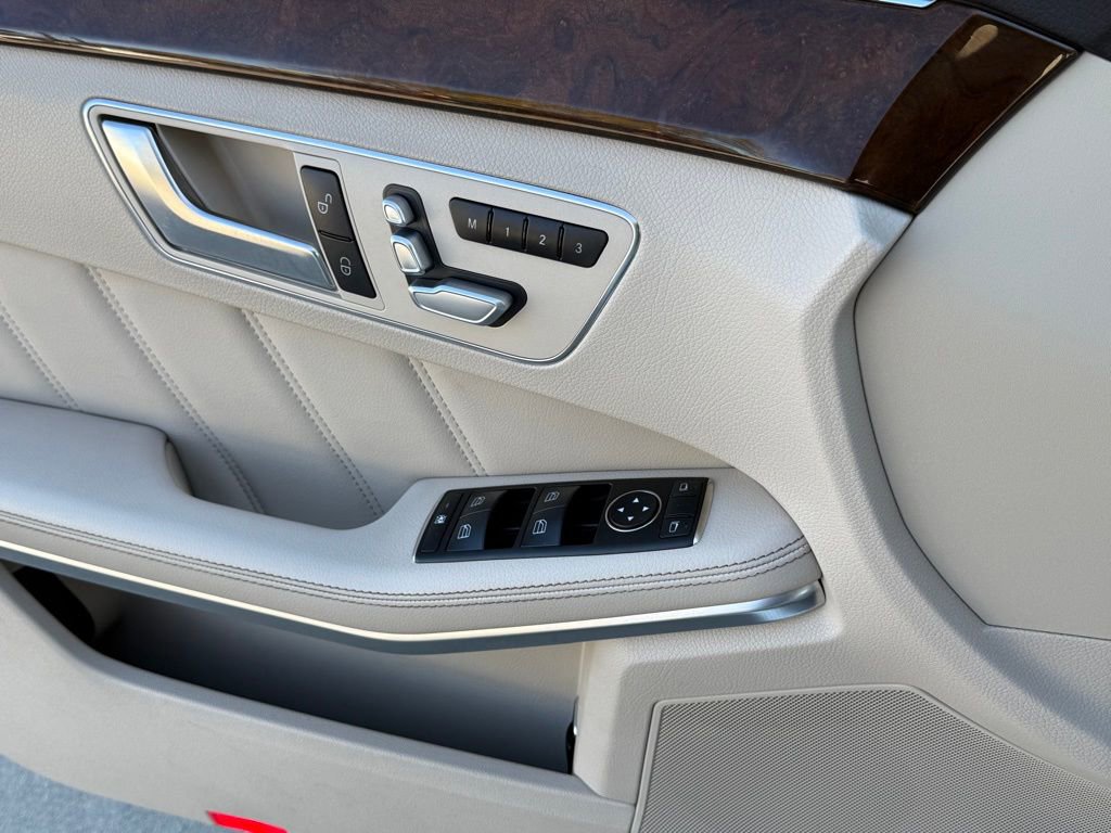 Used 2014 Mercedes-Benz E 550 4MATIC Sedan image 30