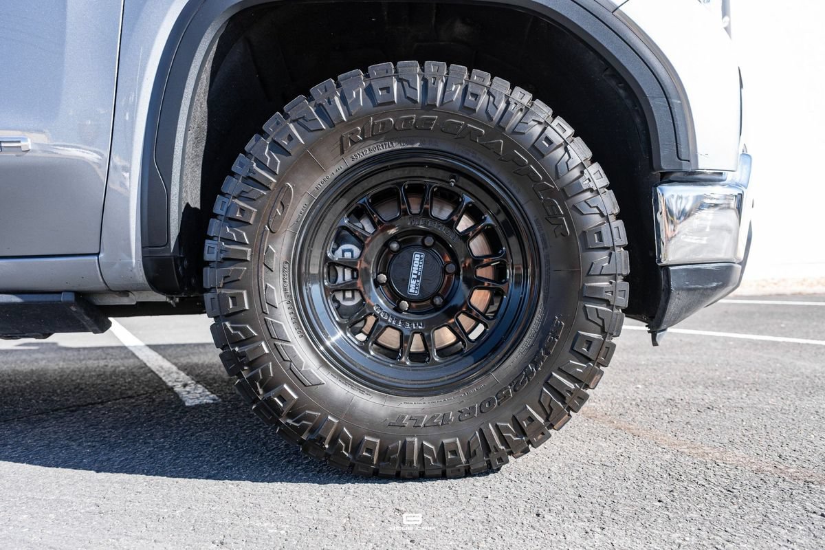 Used 2025 GMC Sierra 1500 SLE w/ X31 Off-Road Package AWD/4WD image 12