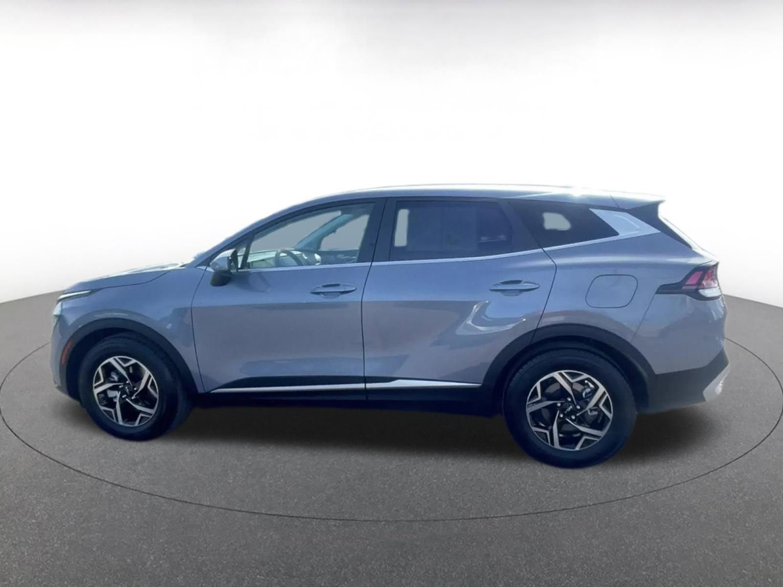 Used 2025 Kia Sportage LX image 9