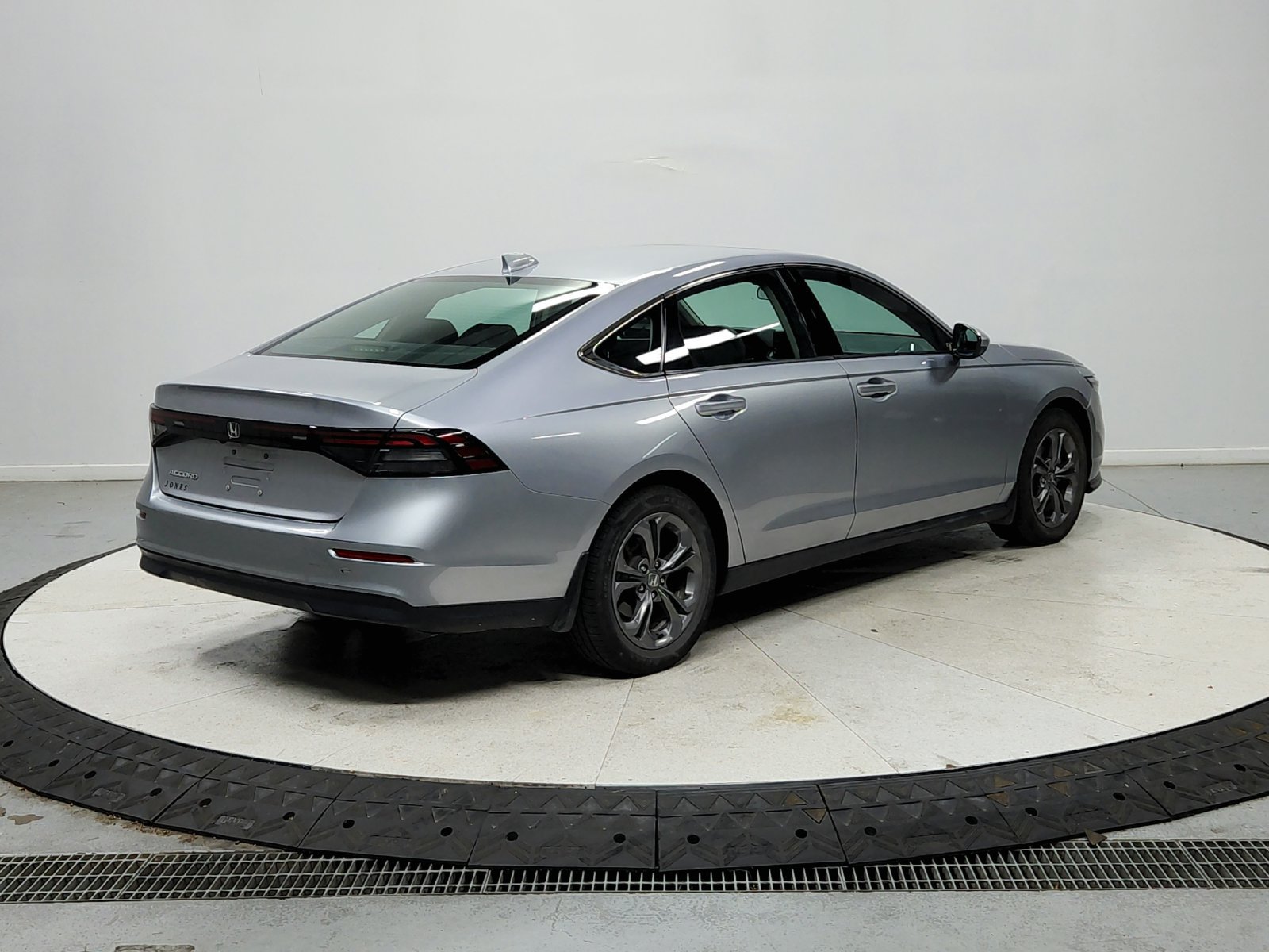 Used 2023 Honda Accord EX image 8