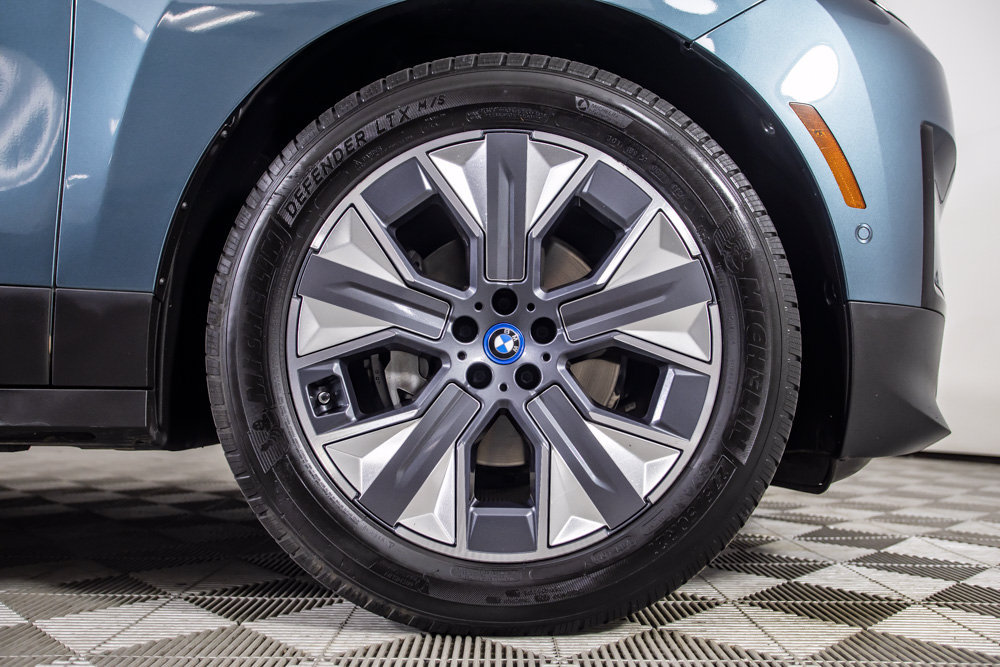Used 2024 BMW iX xDrive50 w/ Premium Package AWD/4WD image 43