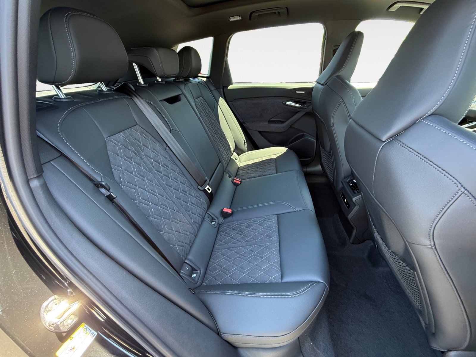 New 2027 Audi SQ6 e-tron Premium Plus AWD/4WD image 18