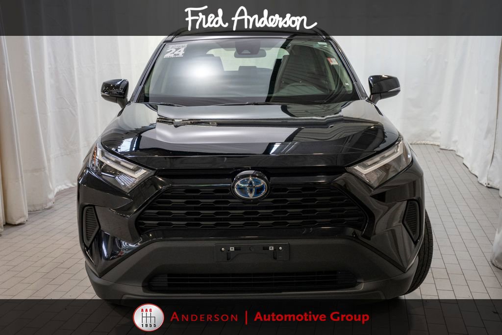 Used 2024 Toyota RAV4 XLE AWD/4WD image 2