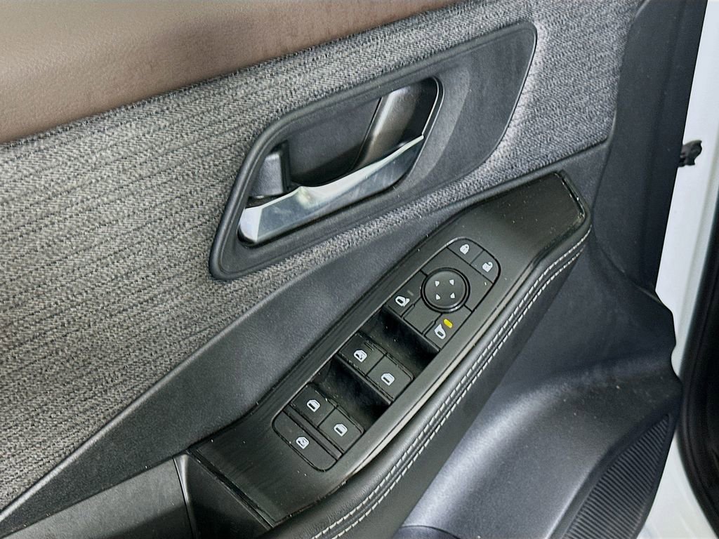 Used 2021 Nissan Rogue SV AWD/4WD image 23