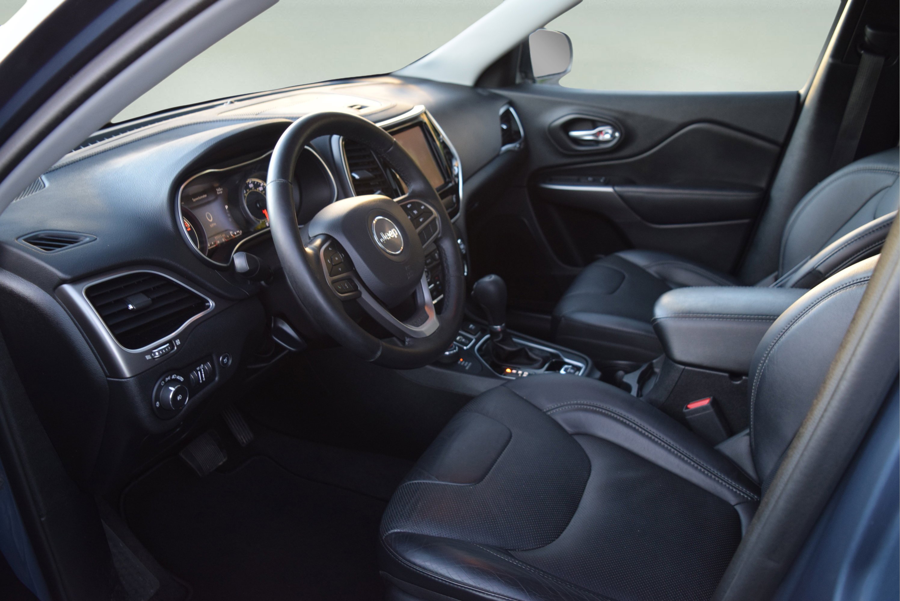 Used 2020 Jeep Cherokee Limited image 9